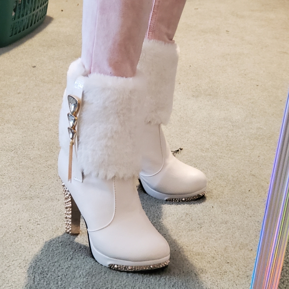 BRAND NEW White soft faux fur/ sequins